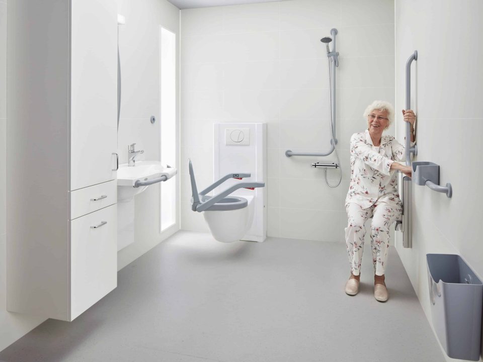 Bano bathroom grey with woman on shower seat